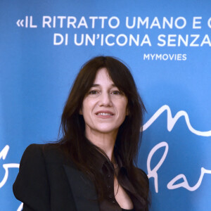 Charlotte Gainsbourg au photocall du film "Suzanna Andler" à Milan, le 8 mars 2022.