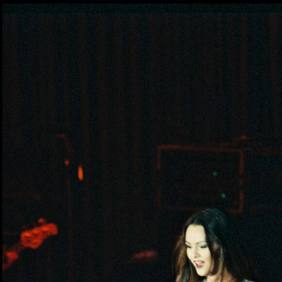 Vanessa Paradis sur la scène de l'Olympia en 1993.