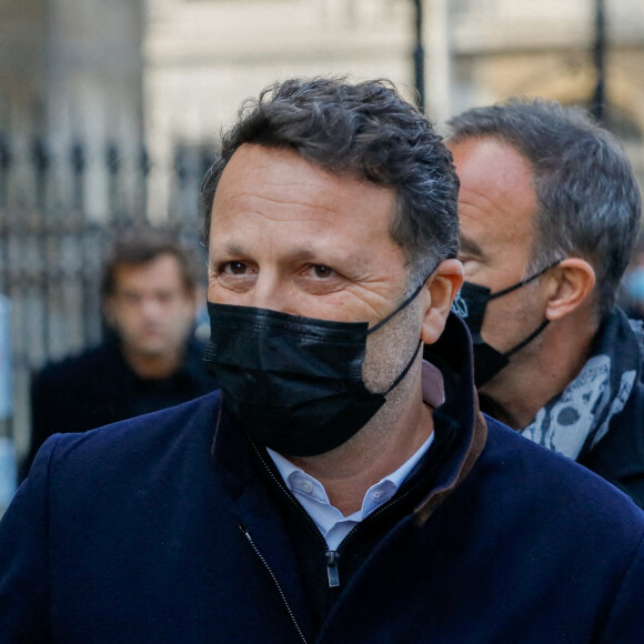 Arthur ( Essebag) et Nikos Aliagas - Sorties des obsèques de Jean-Pierre Pernaut en la Basilique Sainte-Clotilde à Paris le 9 mars 2022. © Christophe Clovis / Bestimage