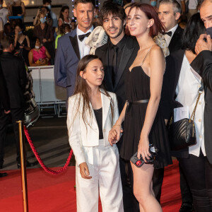 Alice, Ben et Joe Attal (les enfants de Charlotte Gainsbourg) - Montée des marches du film "Jane par Charlotte" lors du 74ème Festival International du Film de Cannes. Le 7 juillet 2021 © Borde-Jacovides-Moreau / Bestimage