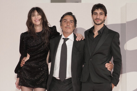 Charlotte Gainsbourg, son compagnon Yvan Attal et leur fils Ben à la première de "Les Choses Humaines" au 78ème Festival International du Film de Venise (Mostra), le 9 septembre 2021.