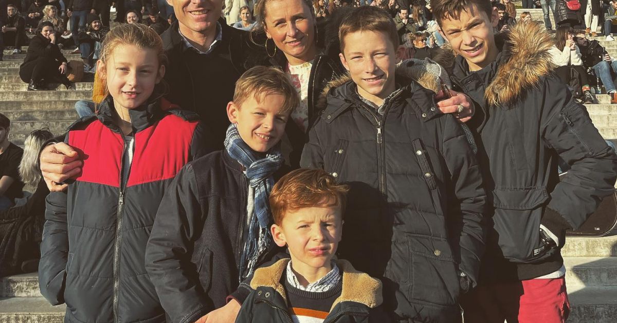 La famille Jeanson de Familles nombreuses en promenade à Paris Purepeople