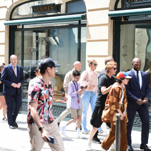 Exclusif - Jennifer Lopez, avec ses enfants Maximilian et Emme, vont chez "Hermès" avant de rejoindre l'hôtel Costes à Paris, pendant sa lune de miel, le 25 juillet 2022.