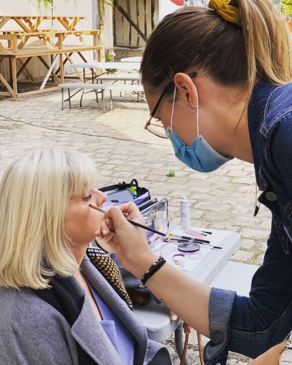 Elena Salvagiani maquille Isabelle Nanty, publication Instagram du 22 mars 2022.