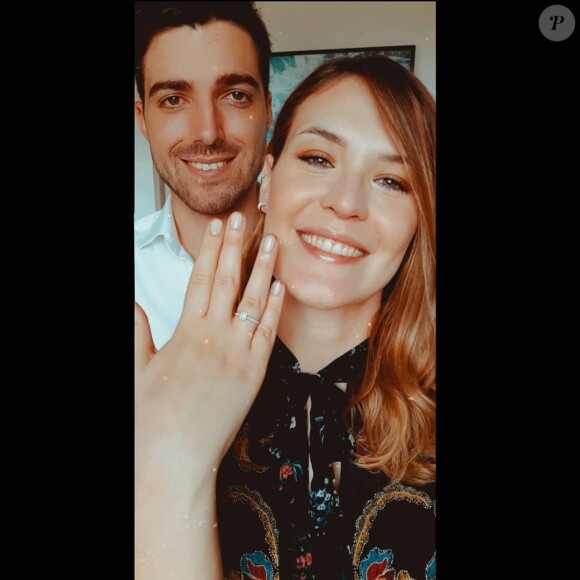 Leo moreno, le fils d'Élise Larnicol, annonce sur Instagram se marier avec Elena Salvagiani.