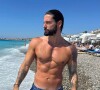 Hugo Manos pose sur Instagram, en solo, en vacances à Nice. Instagram, juillet 2022.