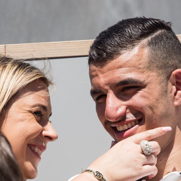 Marion Bartoli et son nouveau compagnon le joueur de football belge Yahya Boumediene dans les tribunes lors des internationaux de tennis de Roland Garros à Paris, France, le 2 juin 2019. © Jacovides-Moreau/Bestimage 