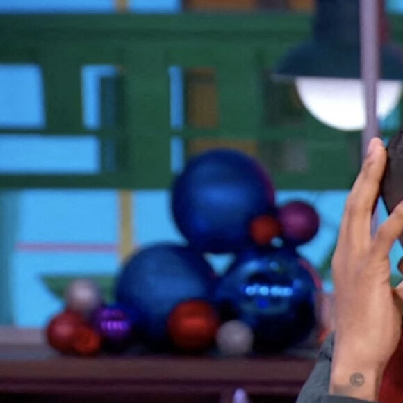 Nick Cannon évoque le décès de son fils Zen, âgé de 5 mois, sur le plateau de son émission "The Cannon Show" à New York, le 7 décembre 2021. 