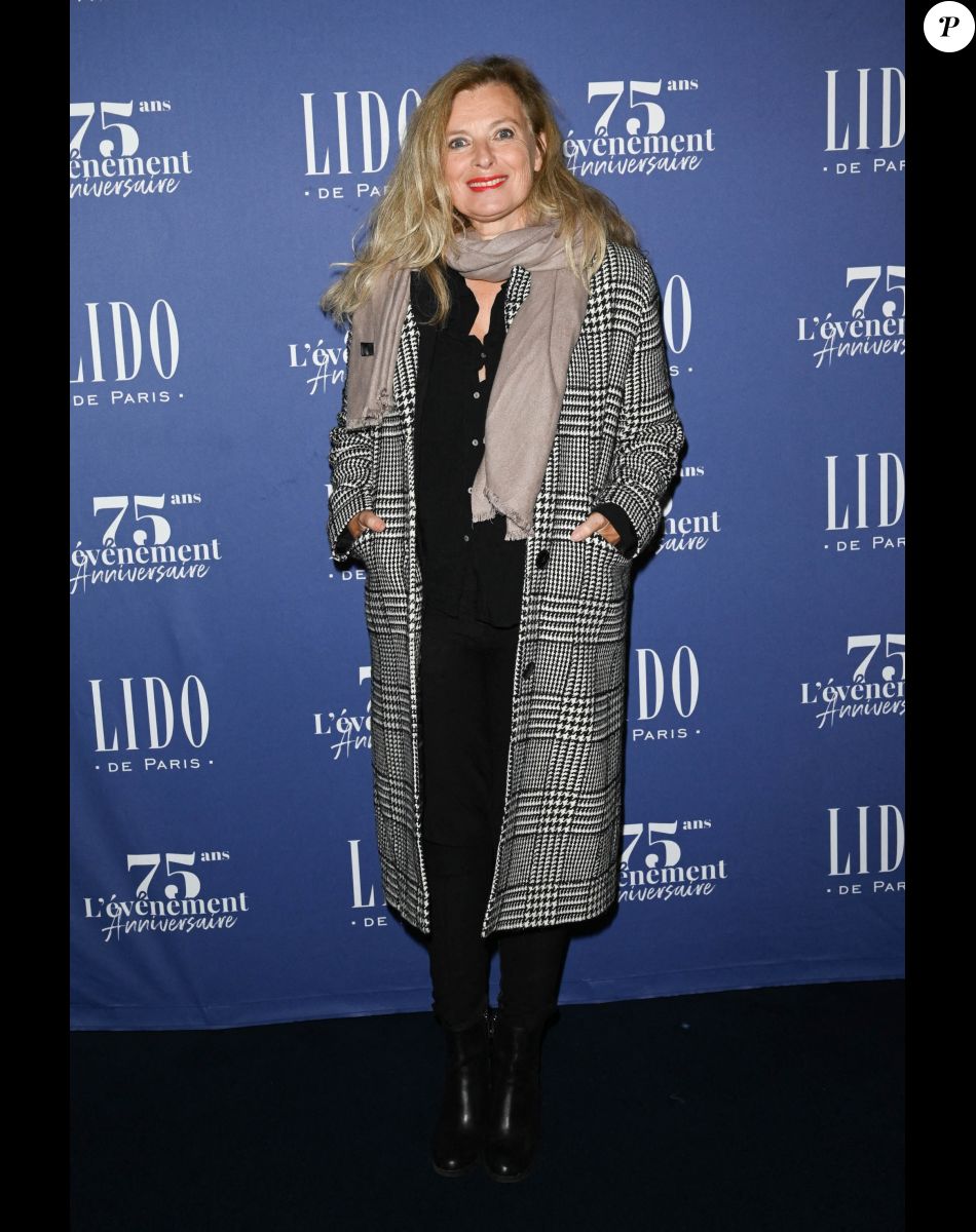Valérie Trierweiler - People au concert de Nicoletta, à l'occasion de ses 50 ans de carrière, au Lido à Paris. C'est la première fois depuis 20 ans que le Lido accueille un concert. La chanteuse remontera sur cette scène le 7 novembre. Le 4 novembre 2021 © Coadic Guirec / Bestimage