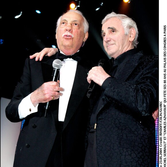 Michel Serrault et Charles Aznavour, qui fête ses 80 ans au Palais des congrés. Paris.