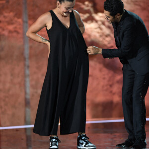 Camille Lellouche (enceinte) et Jamel Debbouze lors de la soirée du grand gala du "Marrakech du Rire 2022" pour la 10ème édition au palais El Badiî à Marrakech, Maroc, le 18 juin 2022. © Rachid Bellak/Bestimage 