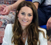 Le prince William, Kate Middleton et la princesse Charlotte de Cambridge encouragent l'équipe de natation lors des Jeux du Commonwealth de Birmingham.