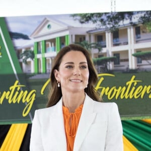 Kate Middleton et le prince William en visite au collège Shotwood Teacher à Kingston, à l'occasion de son voyage officiel en Jamaïque. Le 23 mars 2022.