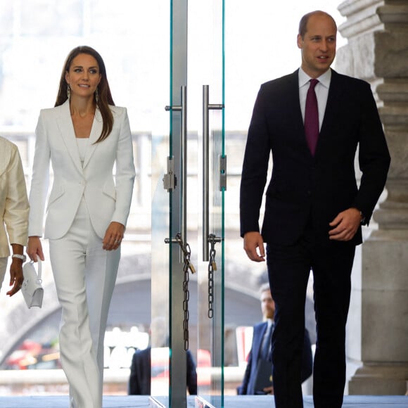 Kate Middleton et le prince William lors de l'inauguration d'un monument à la gare de Waterloo pour célébrer le Windrush Day. Le 22 juin 2022.