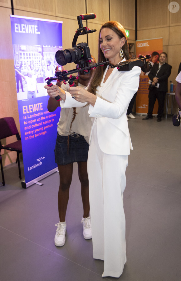 Kate Middleton et le prince William rencontrent des talents de la communauté caribéenne chez Elevate à Londres le 22 juin 2022.