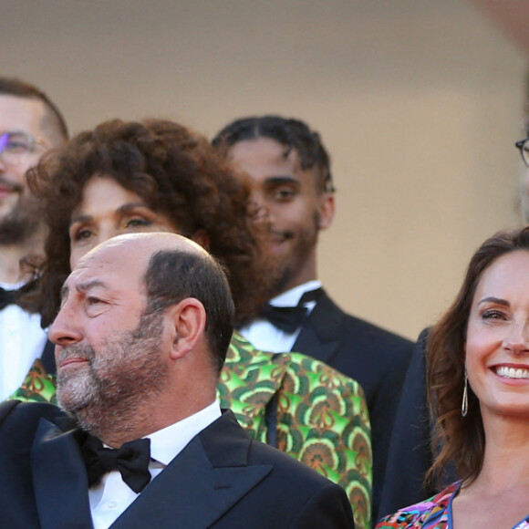 Kad Merad et sa compagne Julia Vignali - Montée des marches du film " OSS 117 : Alerte rouge en Afrique Noire " lors du 74ème Festival International du Film de Cannes. Le 17 juillet 2021 © Borde-Jacovides-Moreau / Bestimage 