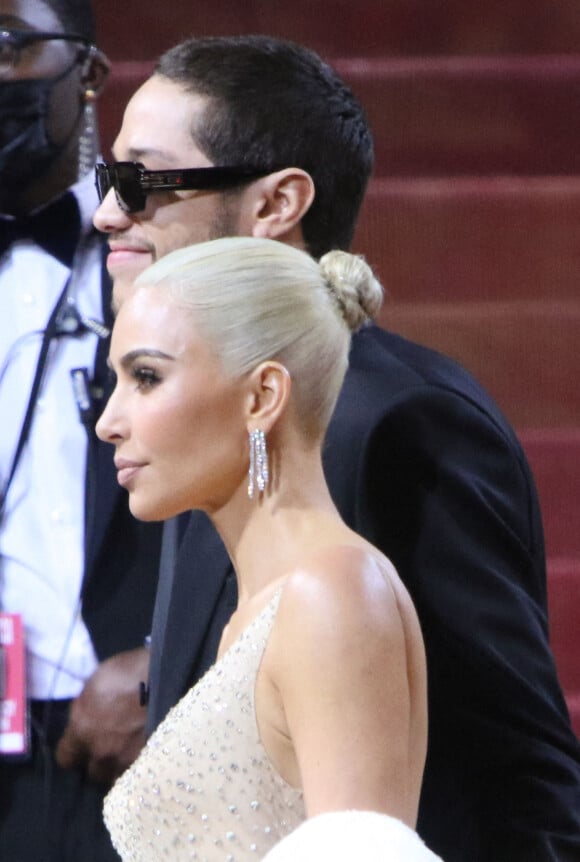 Kim Kardashian (qui porte la célèbre robe de Marilyn Monroe) et Pete Davidson - Les célébrités arrivent à la soirée du "MET Gala 2022" à New York, le 2 mai 2022. 