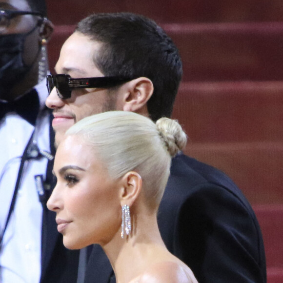 Kim Kardashian (qui porte la célèbre robe de Marilyn Monroe) et Pete Davidson - Les célébrités arrivent à la soirée du "MET Gala 2022" à New York, le 2 mai 2022. 