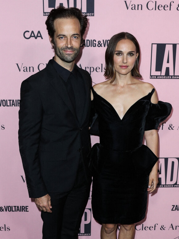 Benjamin Millepied et sa femme Natalie Portman au photocall de la soirée "L.A. Dance Project 2021 Gala" à Los Angeles, le 17 octobre 2021. 