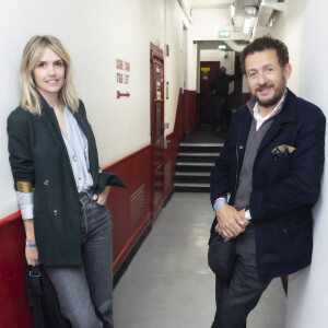 Exclusif - Dany Boon avec sa compagne Laurence Arné - Backstage du concert du chanteur et pianiste américano-canadien Rufus Wainwrigh au Grand Rex à Paris en pleine tournée européenne pour son nouvel album "Unfollow the Rules" le 30 mars 2022. © Jack Tribeca / Bestimage 