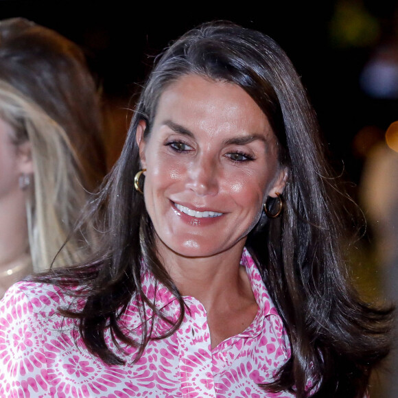 La reine Letizia d'Espagne, ses filles Leonor et Sofia et l'ex-reine Sofia se baladent dans les rues de Palma à Majorque, le 7 août 2022. 