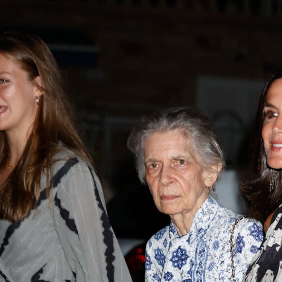 La princesse Leonor, la princesse Irene et la reine Letizia - La famille royale espagnole va dîner au restaurant "Ola de Mar" à Palma de Majorque le 5 août 2022 