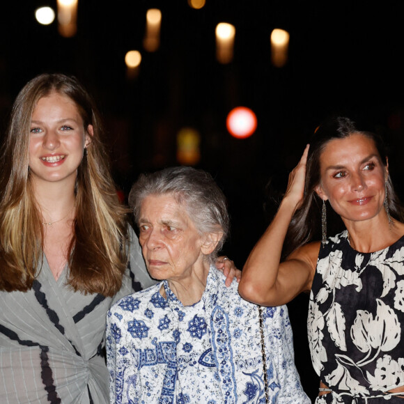 La princesse Leonor, la princesse Irene et la reine Letizia - La famille royale espagnole va dîner au restaurant "Ola de Mar" à Palma de Majorque le 5 août 2022 