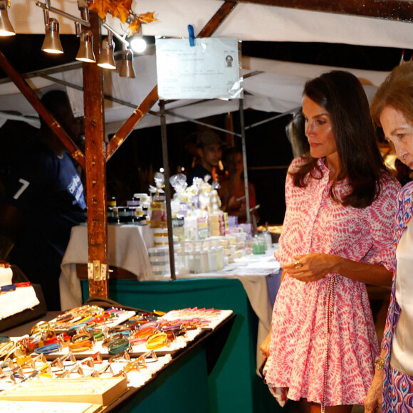 La reine Sofia, la reine Letizia et l'infante Sofia - La reine Letizia d'Espagne, ses filles et la reine Sofia se baladent dans les rues de Palma à Majorque le 7 août 2022. 