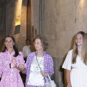 La princesse Leonor, la reine Letizia d'Espagne, la reine Sofia et l'infante Sofia - La reine Letizia d'Espagne, ses filles et la reine Sofia se baladent dans les rues de Palma à Majorque le 7 août 2022. 