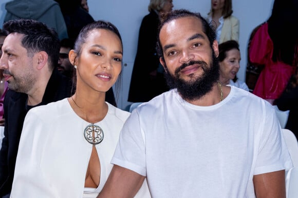 Lais Ribeiro et son fiancé Joakim Noah - People au défilé de mode automne-hiver 2022/2023 "Elie Saab" lors de la fashion week de Paris. Le 5 mars 2022 © Olivier Borde / Bestimage 