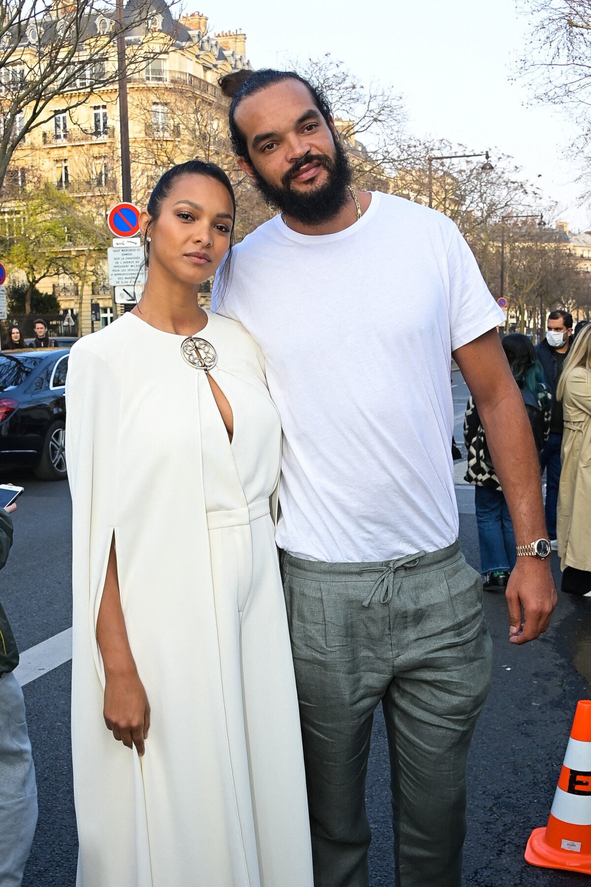 Photo : Joakim Noah et sa compagne Lais Ribeiro - Arrivées au défilé