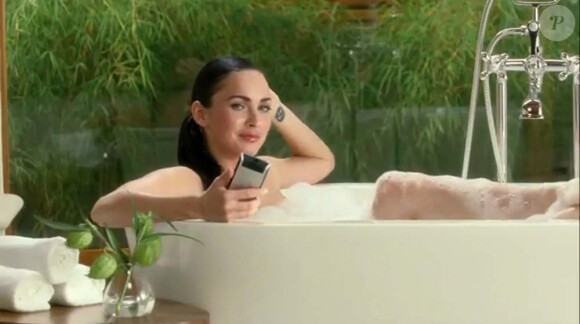 Megan Fox dans sa baignoire pour Motorola, spot diffusé lors du Super Bowl, le 7 février 2010 !