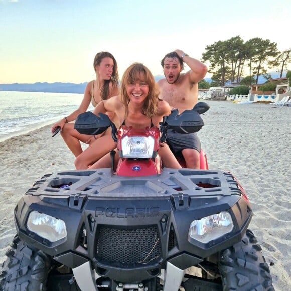 Sandrine Quétier avec ses enfants, Lola et Gaston. Instagram. Le 10 août 2022.