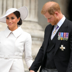 Le prince Harry, duc de Sussex, et Meghan Markle, duchesse de Sussex - Les membres de la famille royale et les invités lors de la messe célébrée à la cathédrale Saint-Paul de Londres, dans le cadre du jubilé de platine (70 ans de règne) de la reine Elisabeth II d'Angleterre. Londres, le 3 juin 2022.