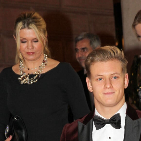 Corinna Betsch Schumacher et son fils Mick assistent à la soirée de gala du bal allemand de la presse sportive de Francfort , le 9 novembre 2019.