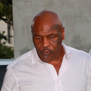 Exclusif - Mike Tyson arrive au restaurant Craig's à West Hollywood, Los Angeles, le 21 septembre 2021.