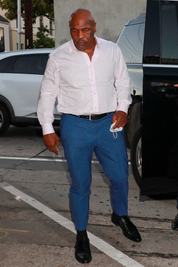 Exclusif - Mike Tyson arrive au restaurant Craig's à West Hollywood, Los Angeles, le 21 septembre 2021.