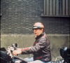 Photo d'archive de Coluche à moto, sa passion