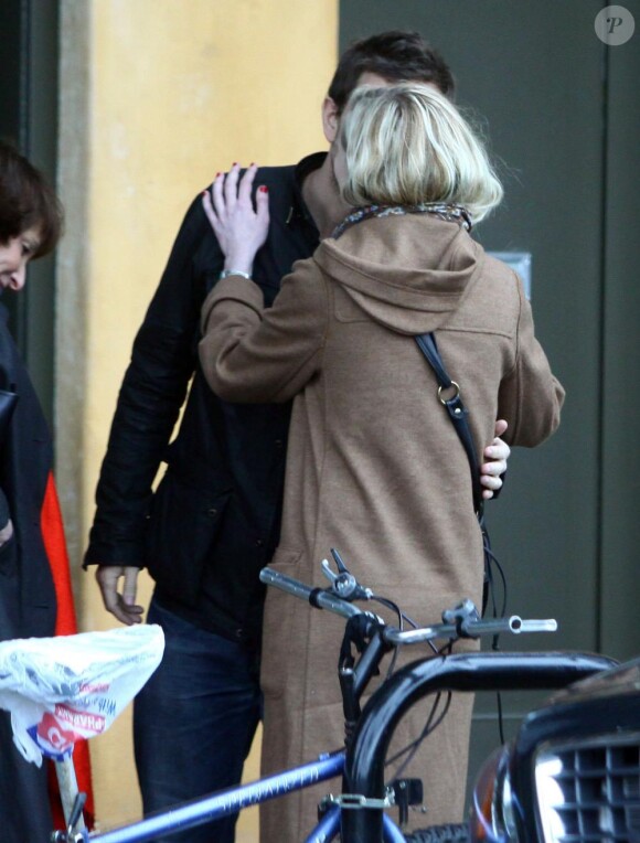 Kirsten Dunst et un ami lors d'un déjeuner le 6 février à Venice Beach