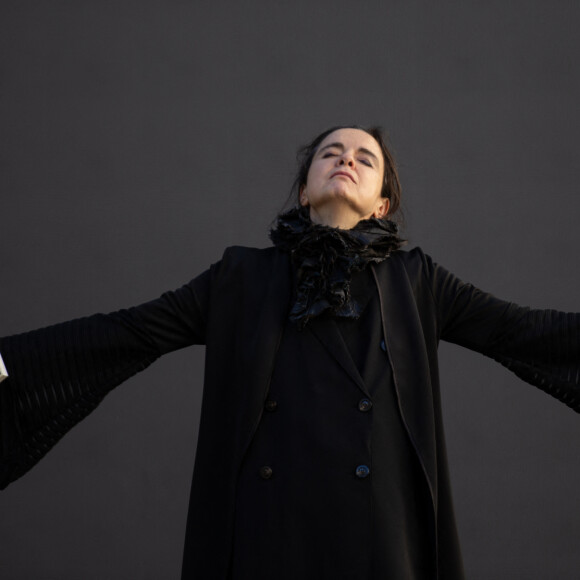 Amélie Nothomb lors de la présentation de son livre "Soif" au "Centre de Cultura Contemporania" à Barcelone. Le 2 février 2022 