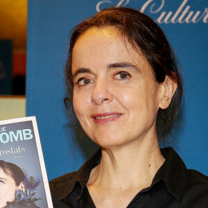 Amélie Nothomb dédicace son livre "Les Aérostats" à la librairie Lamartine à Paris le 6 octobre 2020. © Panoramic / Bestimage