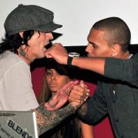 Pendant que Rihanna se pavane, Chris Brown s'éclate avec son nouveau meilleur ami... Tommy Lee !