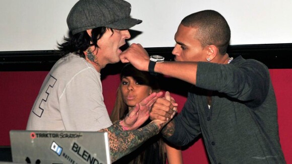 Pendant que Rihanna se pavane, Chris Brown s'éclate avec son nouveau meilleur ami... Tommy Lee !