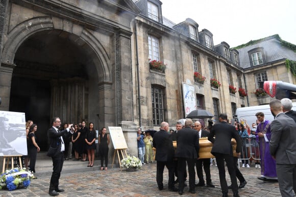 Le cercueil du defunt - Obsèques du dessinateur Jean-Jacques Sempé en l'église de Saint-Germain-des-Prés à Paris, France, le 19 août 2022. 