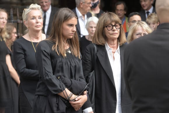 Martine Gossieaux-Sempé, la femme du défunt - Sorties des obsèques du dessinateur Jean-Jacques Sempé en l'église de Saint-Germain-des-Prés à Paris, France, le 19 août 2022. 
