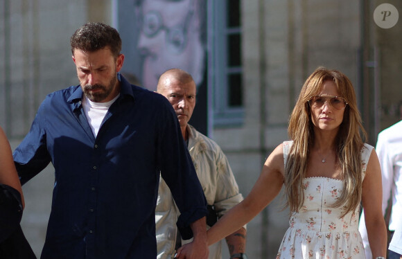Ben Affleck et sa femme Jennifer Affleck (Lopez) ont visité le musée National Picasso avec leurs enfants respectifs Seraphina, Violet, Maximilian et Emme lors de leur lune de miel à Paris le 23 juillet 2022.