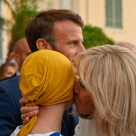 Emmanuel Macron et sa femme Brigitte - Le président de la République française lors de la commémoration du 78ème anniversaire de la libération de la ville de Bormes-les-Mimosas. Le 19 août 2022 © Philippe Magoni / Pool / Bestimage