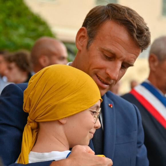 Emmanuel Macron - Le président de la République française lors de la commémoration du 78ème anniversaire de la libération de la ville de Bormes-les-Mimosas © Philippe Magoni / Pool / Bestimage