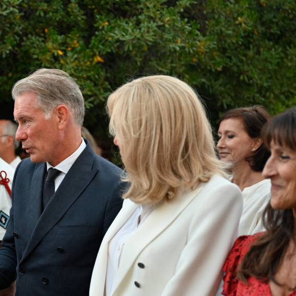 Emmanuel Macron et sa femme Brigitte - Entretien avec l'Ambassadeur d'Argentine - Le président de la République française lors de la commémoration du 78ème anniversaire de la libération de la ville de Bormes-les-Mimosas. Le 19 août 2022 © Philippe Magoni / Pool / Bestimage