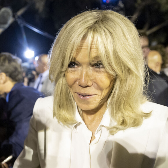 Brigitte Macron - Bain de foule pour le président de la République française et sa femme après la commémoration du 78ème anniversaire de la libération de la ville de Bormes-les-Mimosas. Le 19 août 2022